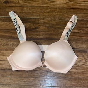 Victoria’s Secret push up bombshell bra